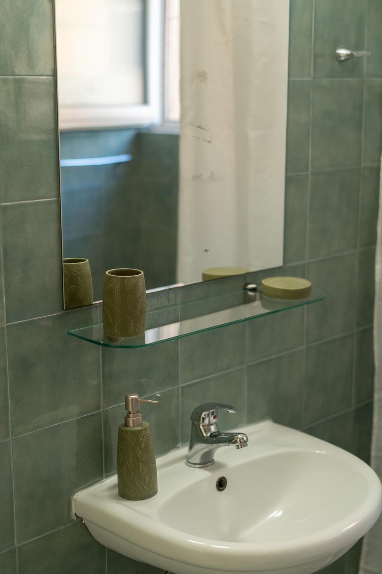 Central Mytilene City-View Apartment For 7 Exterior photo