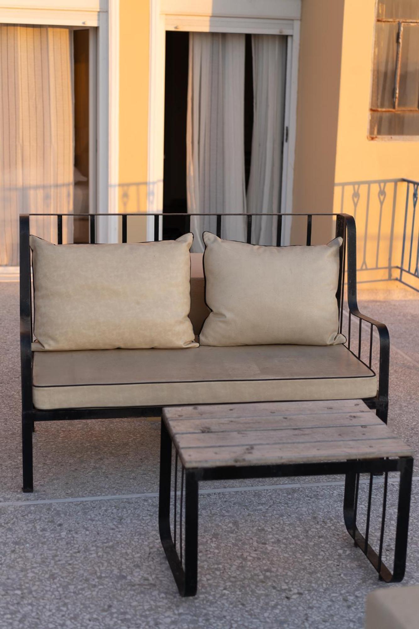 Central Mytilene City-View Apartment For 7 Exterior photo