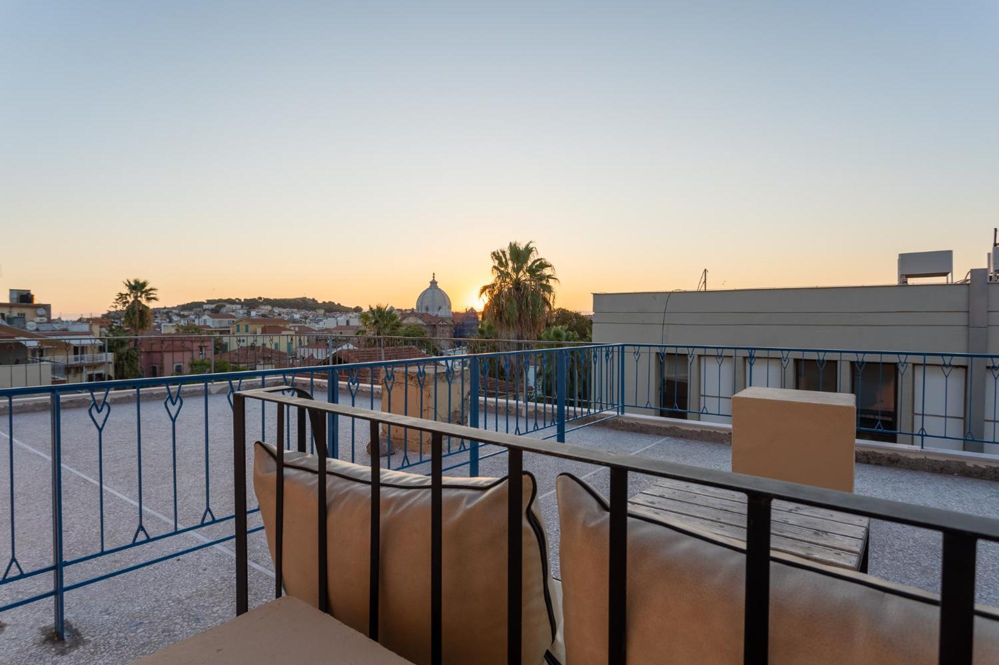 Central Mytilene City-View Apartment For 7 Exterior photo