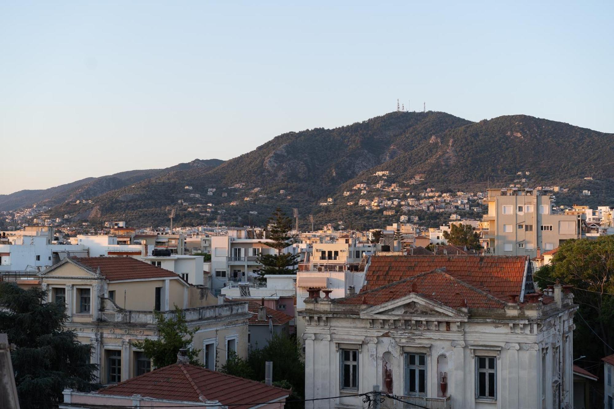 Central Mytilene City-View Apartment For 7 Exterior photo